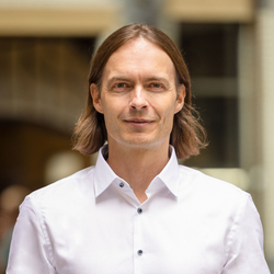 Portraitfoto des Evergreen CEO Iven Kurz.